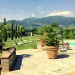 Villa In Lucca